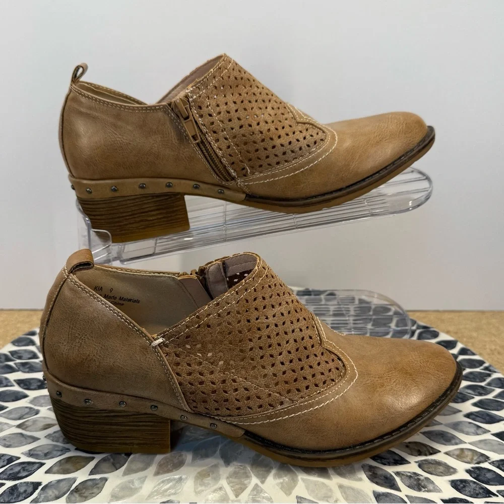 Corkys Kia Tan Perforated Mules with Stacked Heel size 9 - Picture 2 of 12